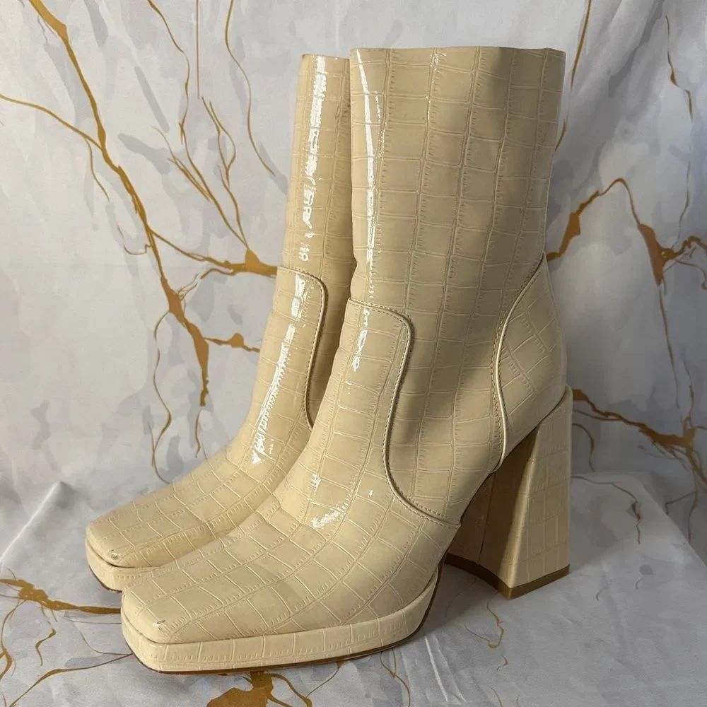 * Elegant Cream Croc-Embossed Ankle Boots